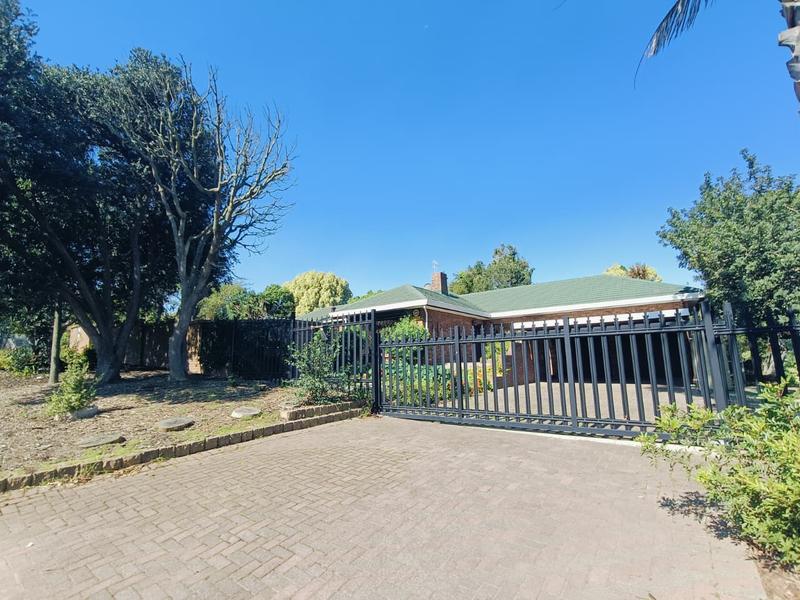 4 Bedroom Property for Sale in Schoongezicht Western Cape